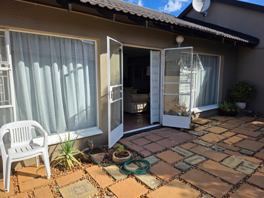 To Let 2 Bedroom Property for Rent in Heuwelsig Free State